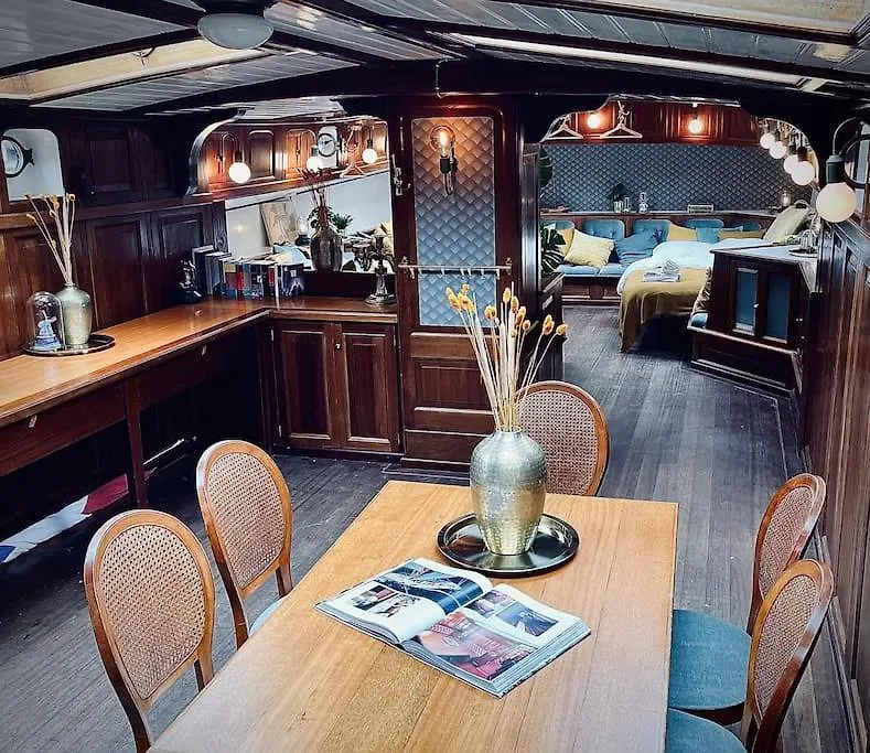 Botel Amazing Private Luxury Boat Accommodation Amsterdam
